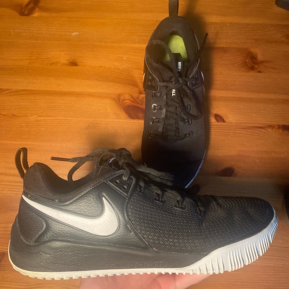 NIKE VOLLEYBALL SHOES